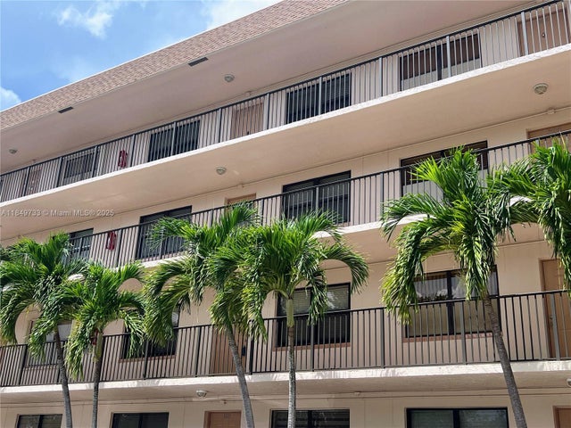 1 of 20 - 2901 N Nob Hill Rd 203, Sunrise, FL