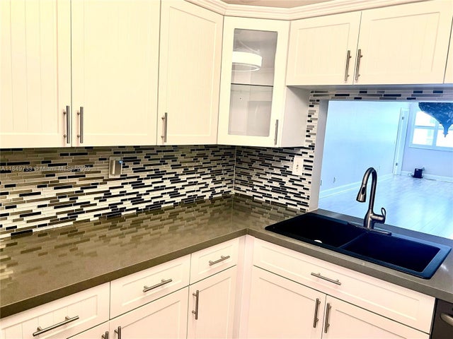 5 of 20 - 2901 N Nob Hill Rd 203, Sunrise, FL