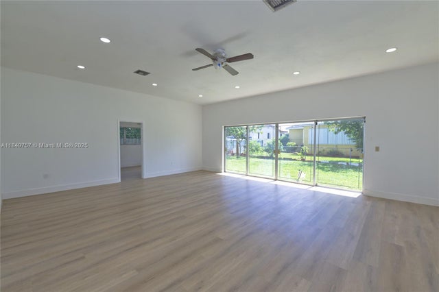 4 of 33 - 1411 Sw 82nd Ct, Miami, FL