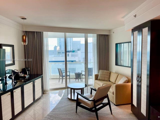3 of 12 - 4391 Collins Ave 918, Miami Beach, FL