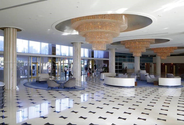5 of 12 - 4391 Collins Ave 918, Miami Beach, FL