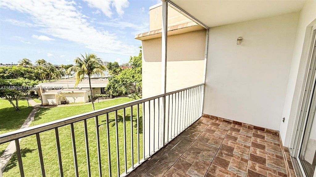 1450 Ne 191st St 404, Miami
