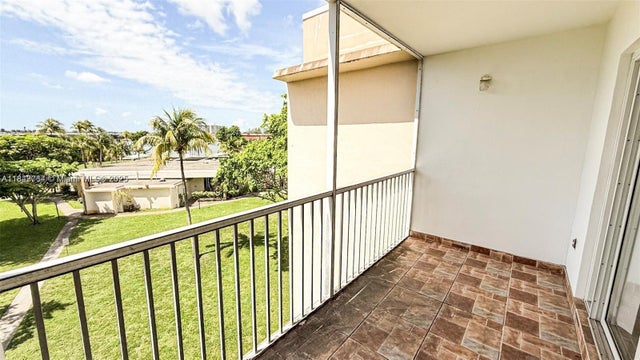 1 of 17 - 1450 Ne 191st St 404, Miami, FL