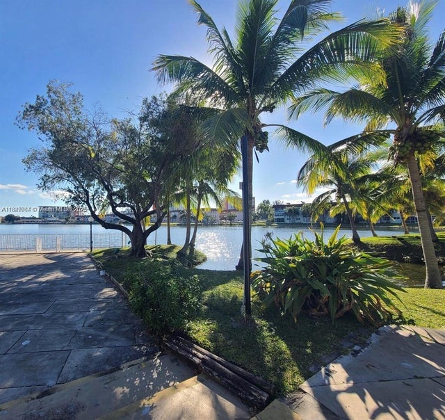 2 of 17 - 1450 Ne 191st St 404, Miami, FL