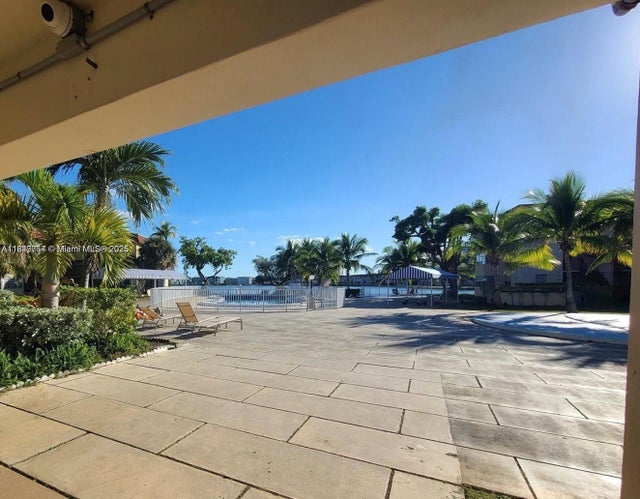 3 of 17 - 1450 Ne 191st St 404, Miami, FL
