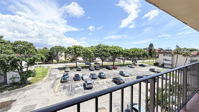 5 of 17 - 1450 Ne 191st St 404, Miami, FL