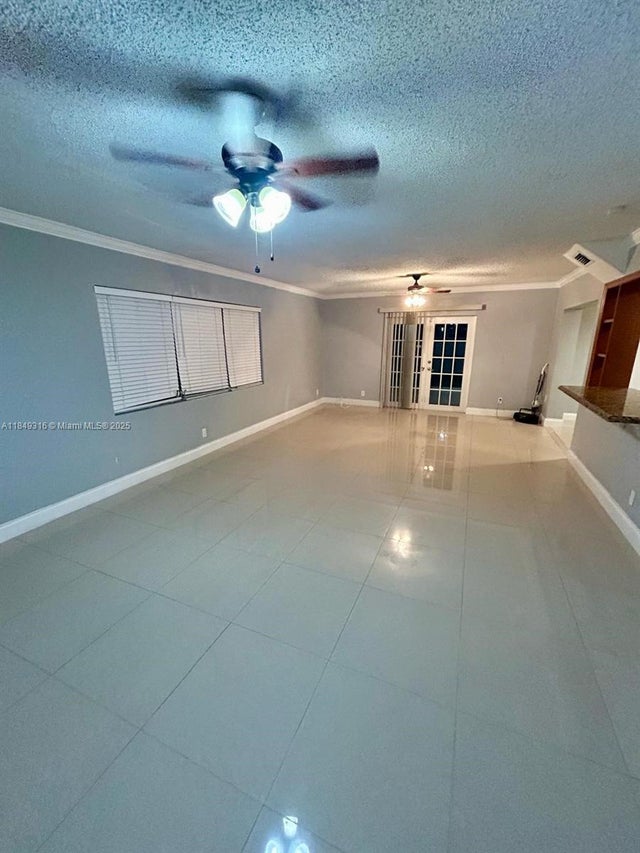 5 of 21 - 6881 Sw 6th St, Pembroke Pines, FL