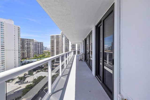 5 of 45 - 20515 E Country Club Dr 1747, Aventura, FL