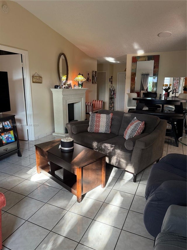 5 of 13 - 13402 Sw 116th Pl, Miami, FL