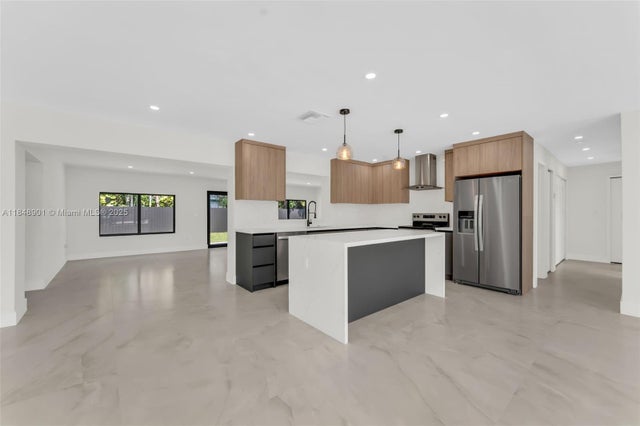 4 of 38 - 7993 W 18th Ln, Hialeah, FL