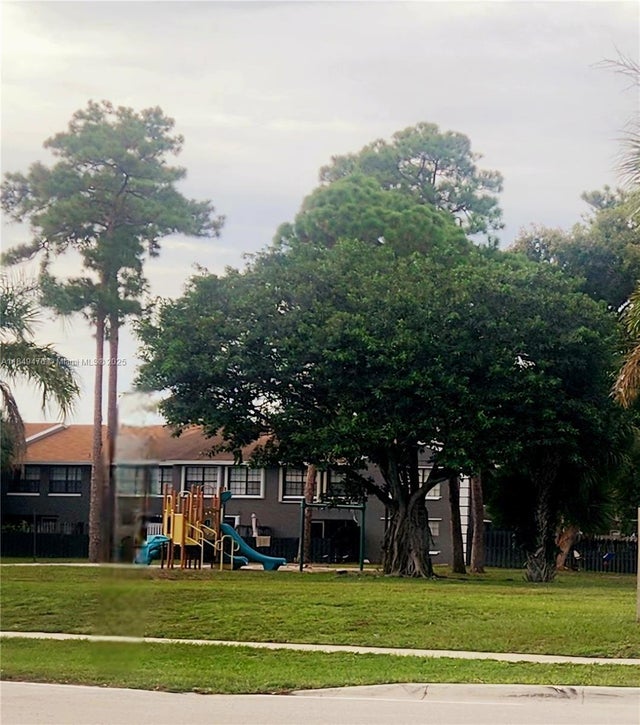 4 of 21 - 796 Hill Drive, West Palm Beach, FL