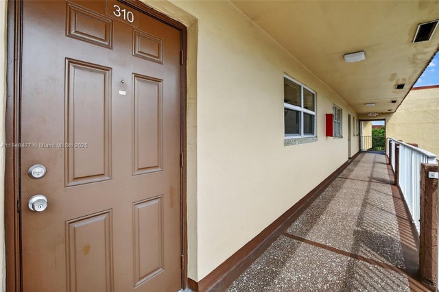 4 of 38 - 8880 Sunrise Lakes Blvd 310, Sunrise, FL