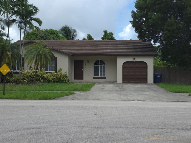 2 of 9 - 22037 Sw 129th Ave, Miami, FL