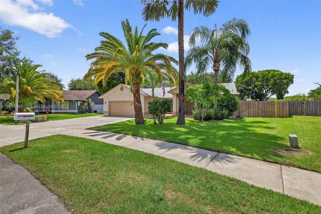 2 of 41 - 4201 Sw 78th Dr, Davie, FL