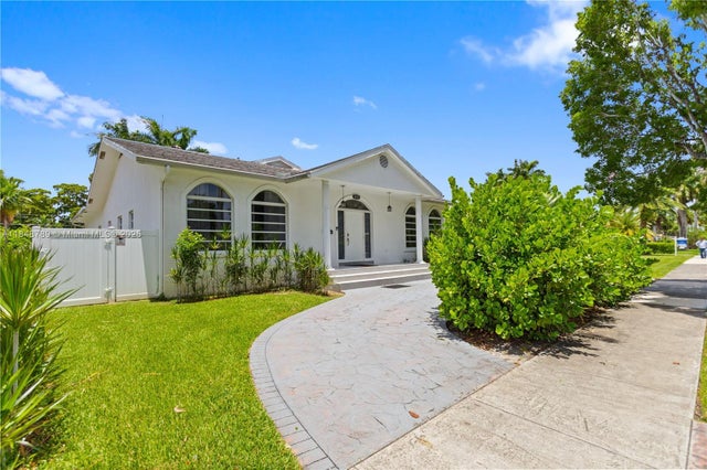 1 of 44 - 1623 Mayo St, Hollywood, FL