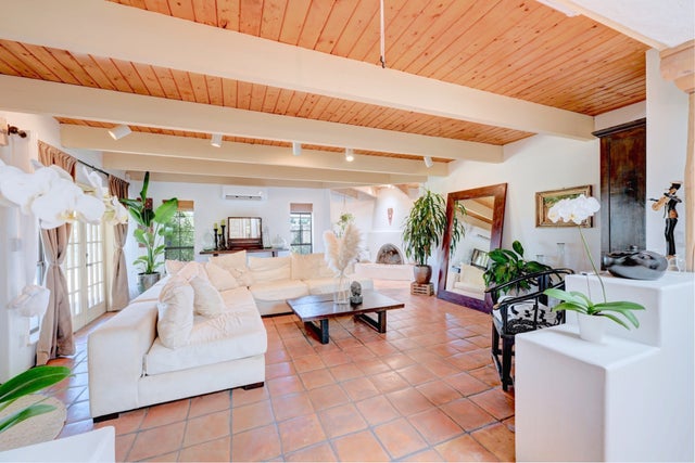 2591 Calle Delfino, Santa Fe