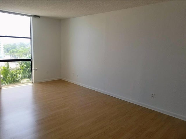 5 of 15 - 13499 Biscayne Blvd 612, North Miami, FL