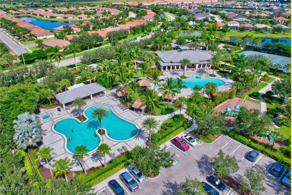 2073 Fairmont Ln, Naples