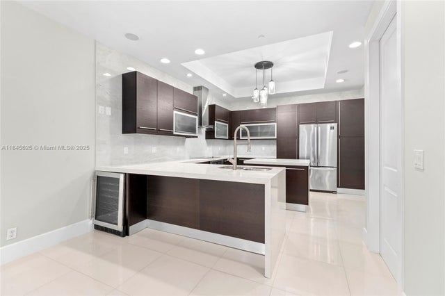 3 of 18 - 811 Se 12th Ct, Fort Lauderdale, FL
