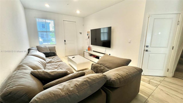 2 of 58 - 181 Sw 170th Ave, Pembroke Pines, FL