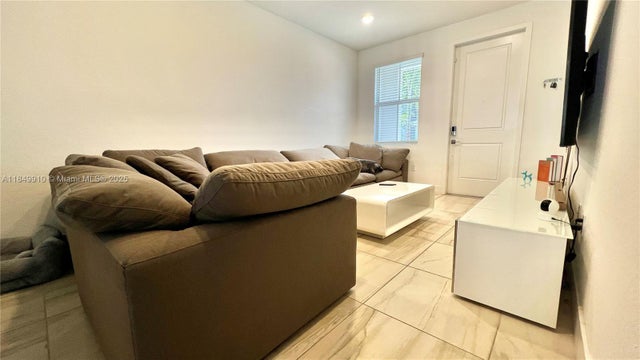 4 of 58 - 181 Sw 170th Ave, Pembroke Pines, FL