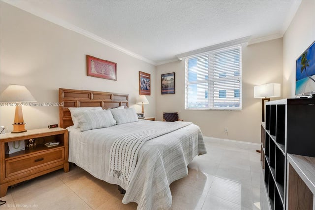 5 of 20 - 2030 S Douglas Rd 511, Coral Gables, FL