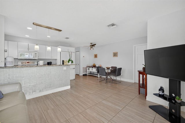 5 of 31 - 2715 Ne 49th St 309, Fort Lauderdale, FL