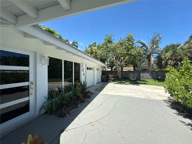 3 of 64 - 2643 Ne 26th Ter, Lighthouse Point, FL