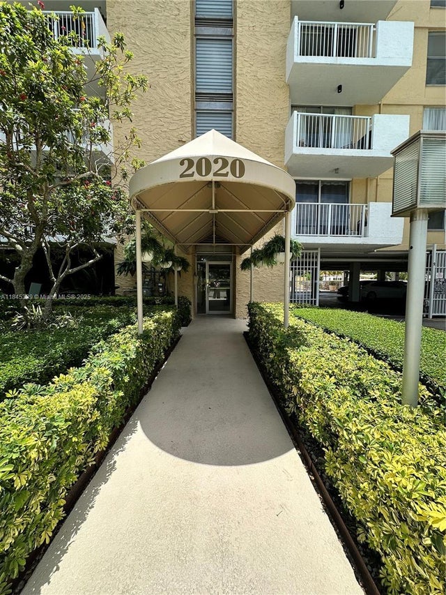 4 of 22 - 2020 Ne 135th St 807, North Miami, FL
