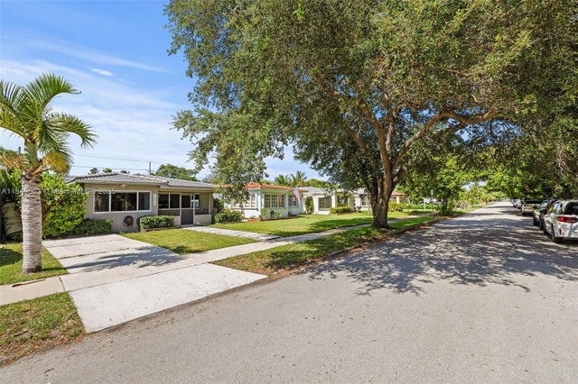 2 of 41 - 1655 Jefferson St, Hollywood, FL