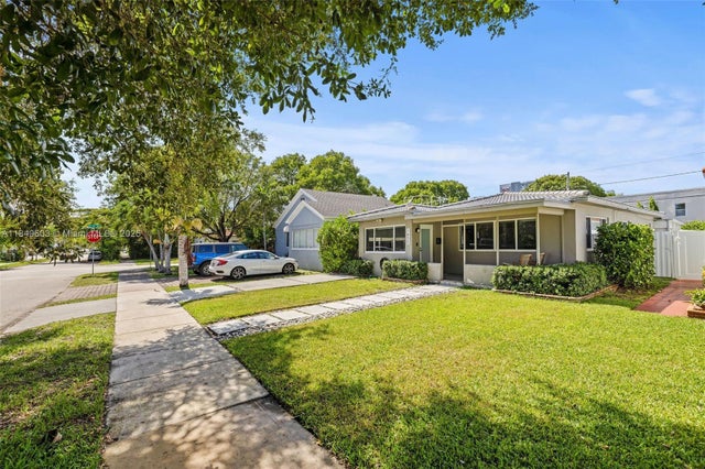 3 of 41 - 1655 Jefferson St, Hollywood, FL