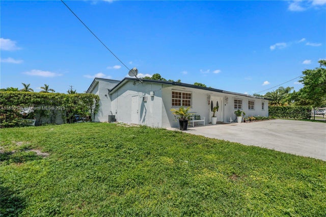 5 of 40 - 10351 Sw 49th St, Miami, FL