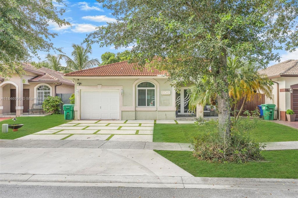 8041 Nw 200th Ter, Hialeah