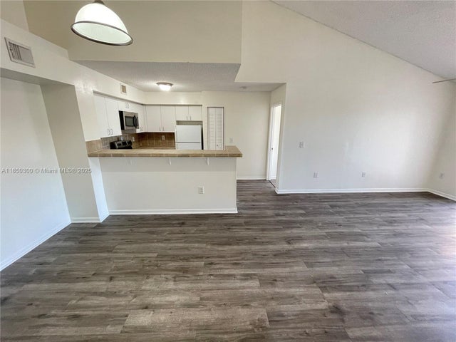 3 of 25 - 1749 Village Blvd 304, West Palm Beach, FL