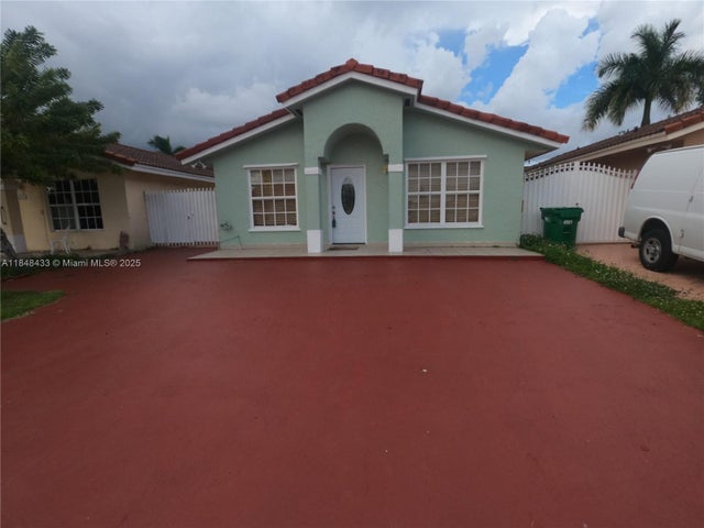 8945 Nw 114th St, Hialeah Gardens