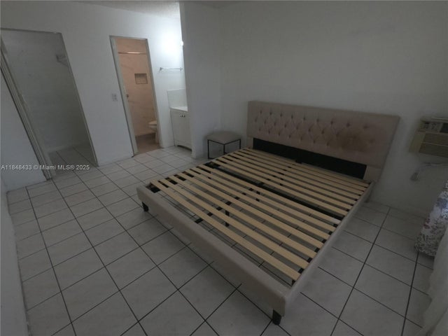 3 of 20 - 8945 Nw 114th St, Hialeah Gardens, FL