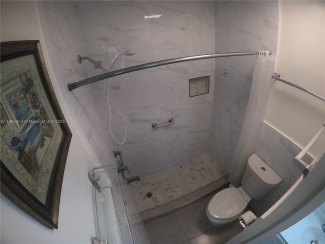 4 of 20 - 8945 Nw 114th St, Hialeah Gardens, FL