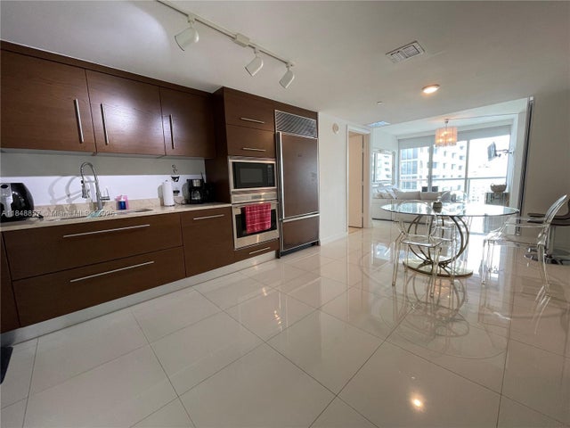 2 of 17 - 485 Brickell Ave 3711, Miami, FL