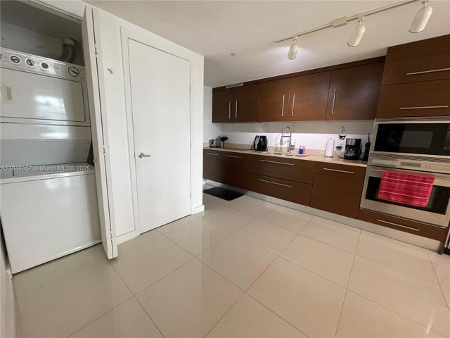 3 of 17 - 485 Brickell Ave 3711, Miami, FL
