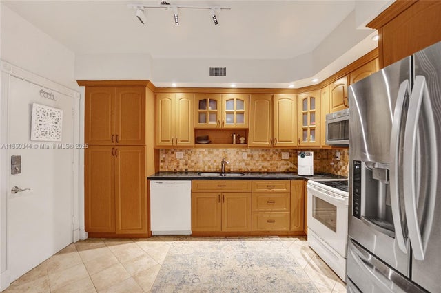 4 of 46 - 1701 S Ocean Dr 105, Hollywood, FL