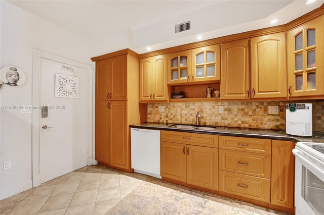 5 of 46 - 1701 S Ocean Dr 105, Hollywood, FL
