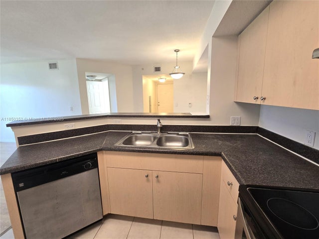 5 of 22 - 4180 San Marino Blvd 106, West Palm Beach, FL