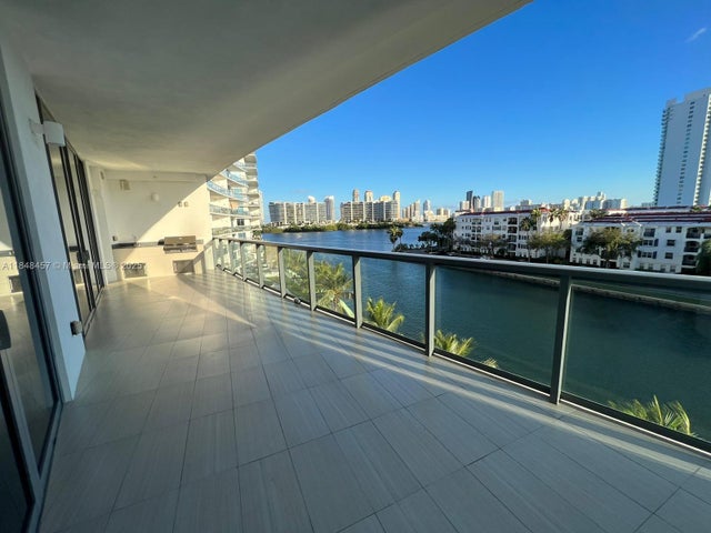 1 of 31 - 3250 Ne 188 St 403, Aventura, FL