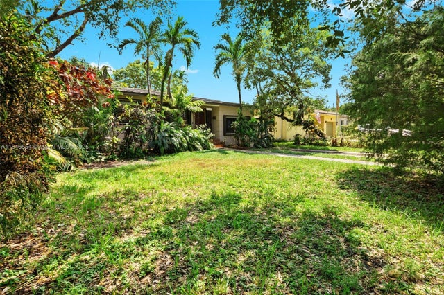 2 of 25 - 156 Glendale Dr, Miami Springs, FL