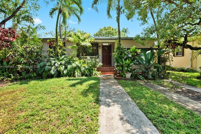 3 of 25 - 156 Glendale Dr, Miami Springs, FL