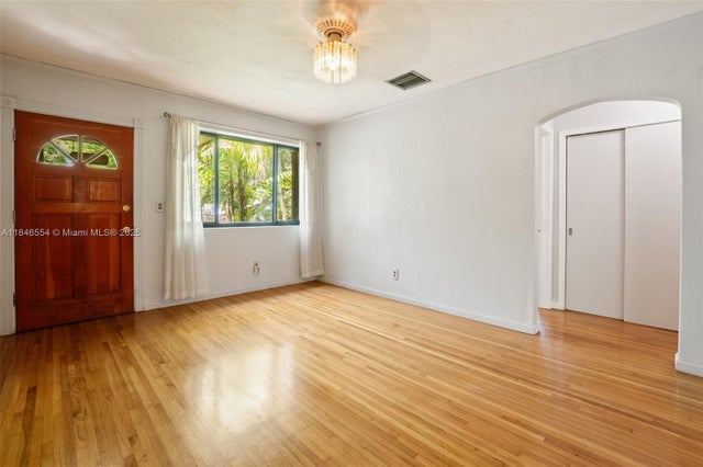 4 of 25 - 156 Glendale Dr, Miami Springs, FL