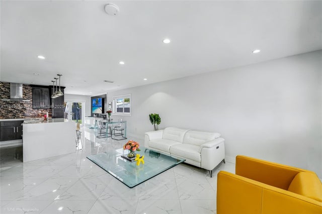 3 of 25 - 10333 Sw 6th St, Sweetwater, FL