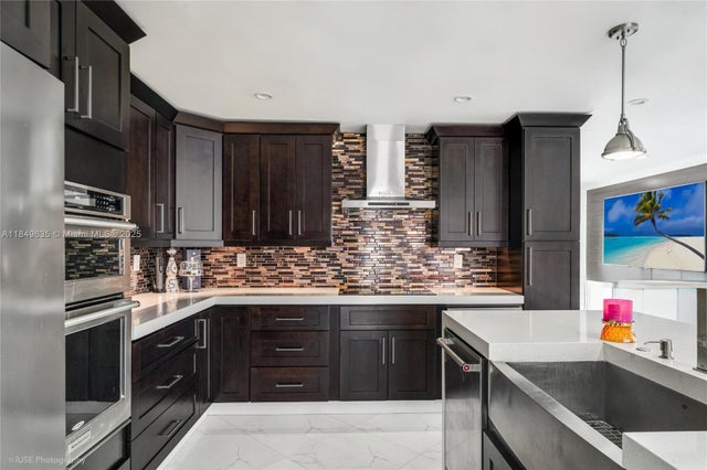 5 of 25 - 10333 Sw 6th St, Sweetwater, FL