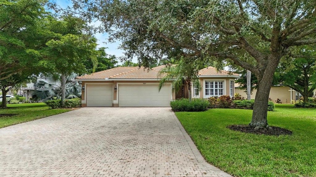 9827 Colonial Walk N, Estero