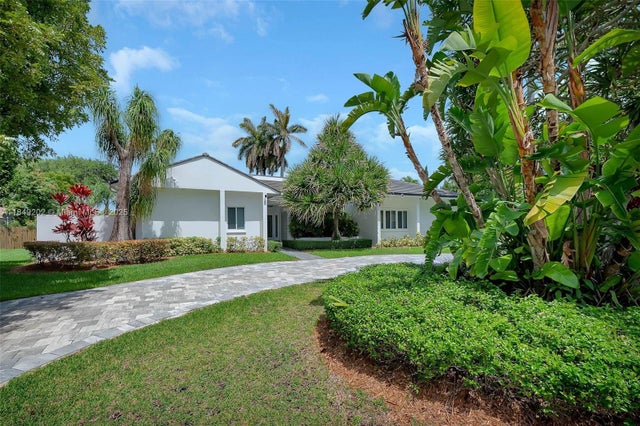 1 of 28 - 10651 Sw 76th Ave, Pinecrest, FL